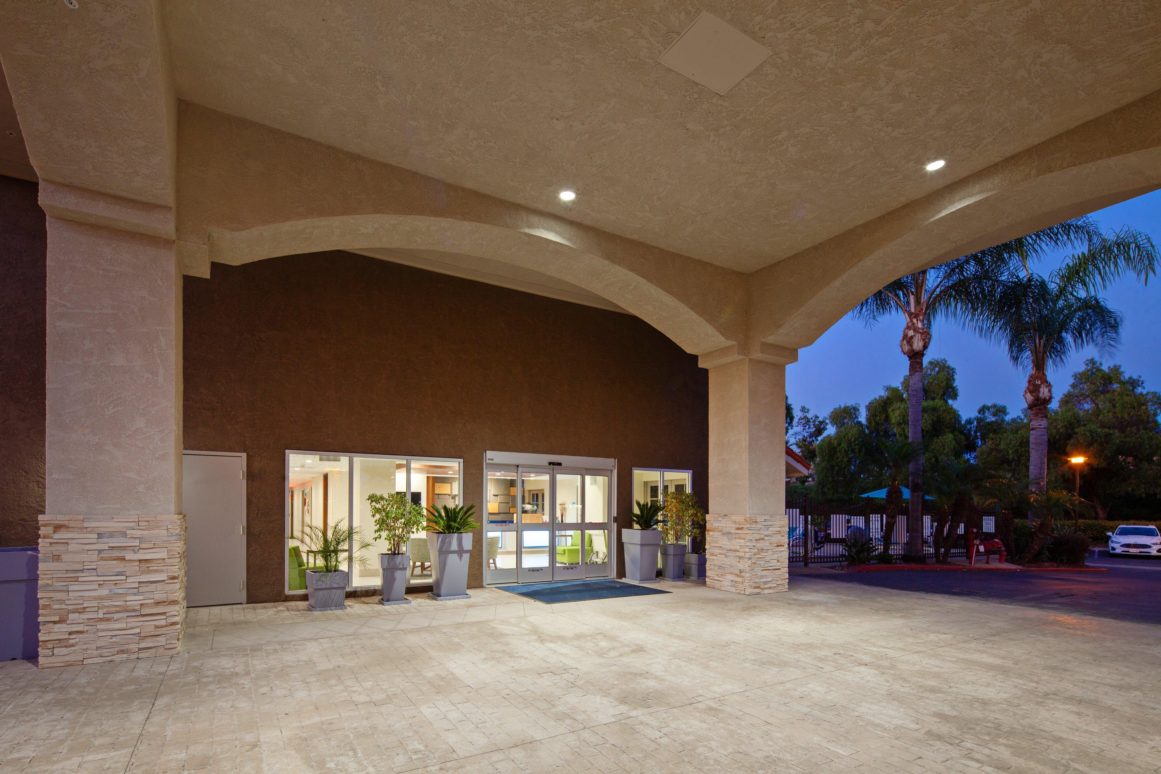 Holiday Inn Express Hotel & Suites San Diego-Escondido By Ihg Zewnętrze zdjęcie
